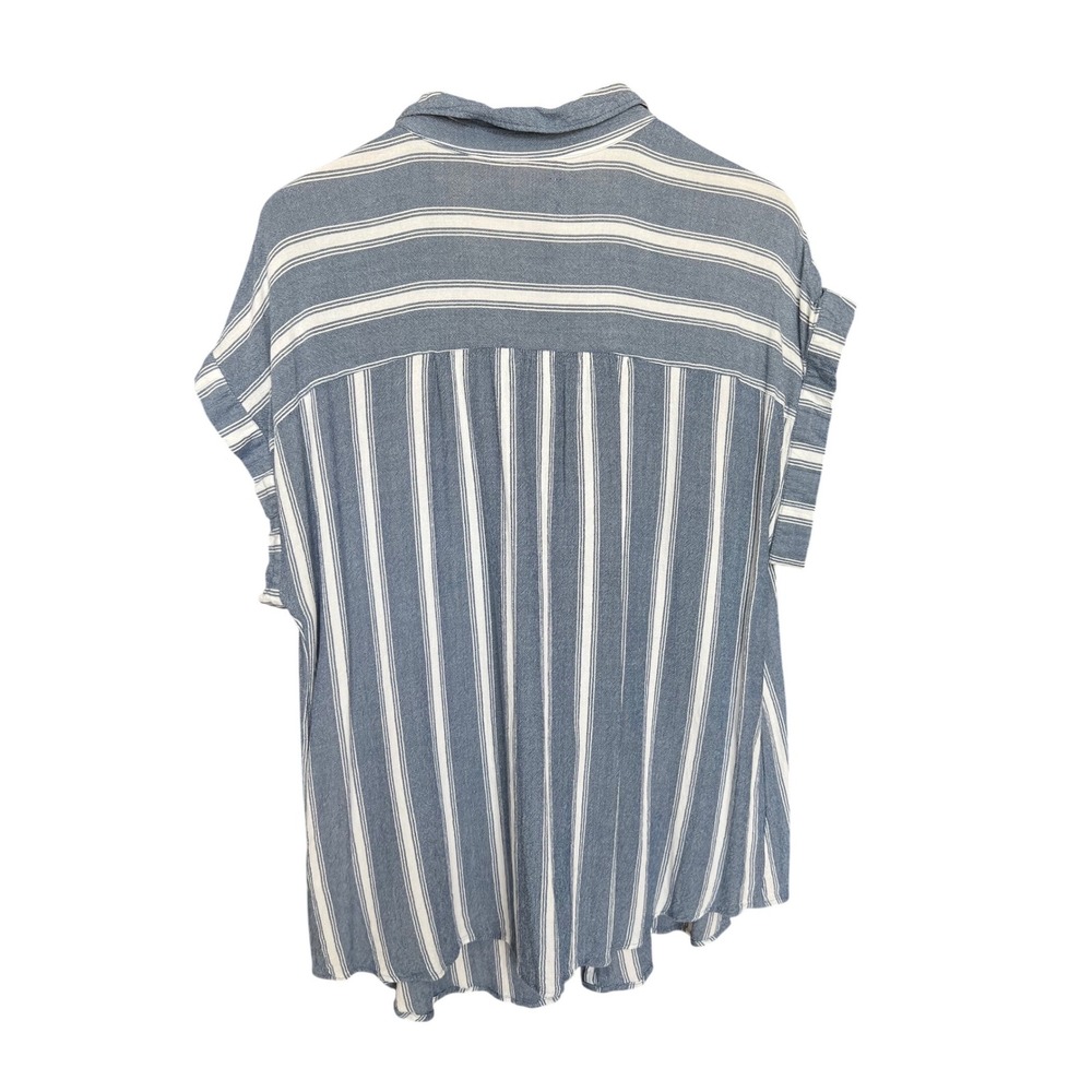 EVRI Women's Blue White Stripe Short Sleeve Button Up Shirt Size 1X - Picture 2 of 5